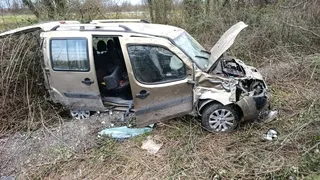 D-100'de kaza; Şarampole yuvarlandı