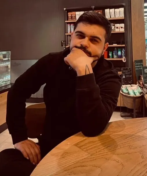 D-100'deki kazada ölen genç toprağa verildi