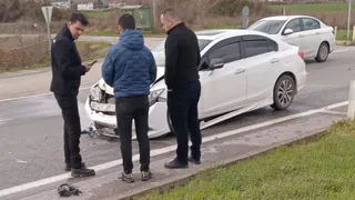 D-140'da otomobiller çarpıştı: 2 yaralı