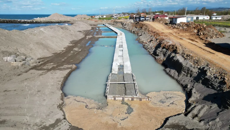 Deniz içeri giriyordu; 840 metrelik kalkan