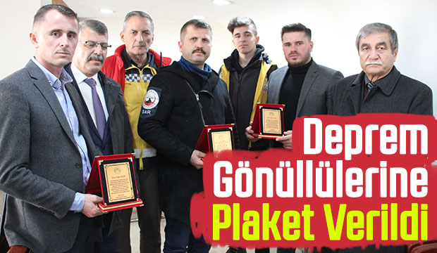 Deprem Gönüllülerine Plaket Verildi
