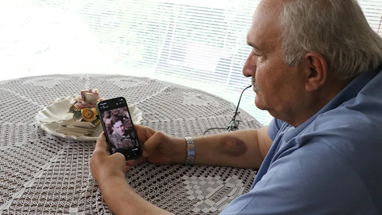 Depremde kaybettiği oğlunu ve küçük kızının acısıyla 26 yıldır kavruluyor