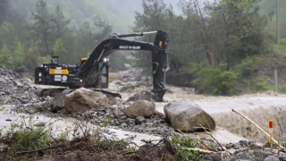 Dere taştı, mahsur kalan 11 kişi AFAD ekiplerince kurtarıldı