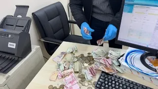 Dilencinin üzerinden çıkan para say say bitmedi