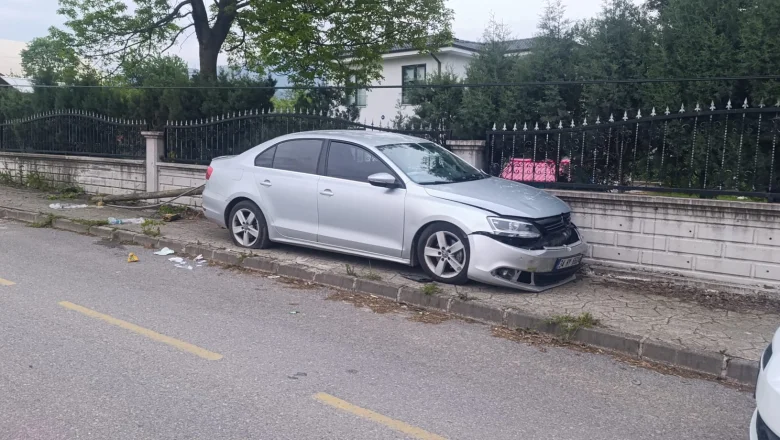 Direğe çarpan otomobilin sürücüsü yaralandı