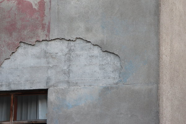 Dış Cephede Dökülen Sıvalar Tehlike Saçıyor