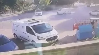 Düğün konvoyunda caddeyi kapatıp drift attılar