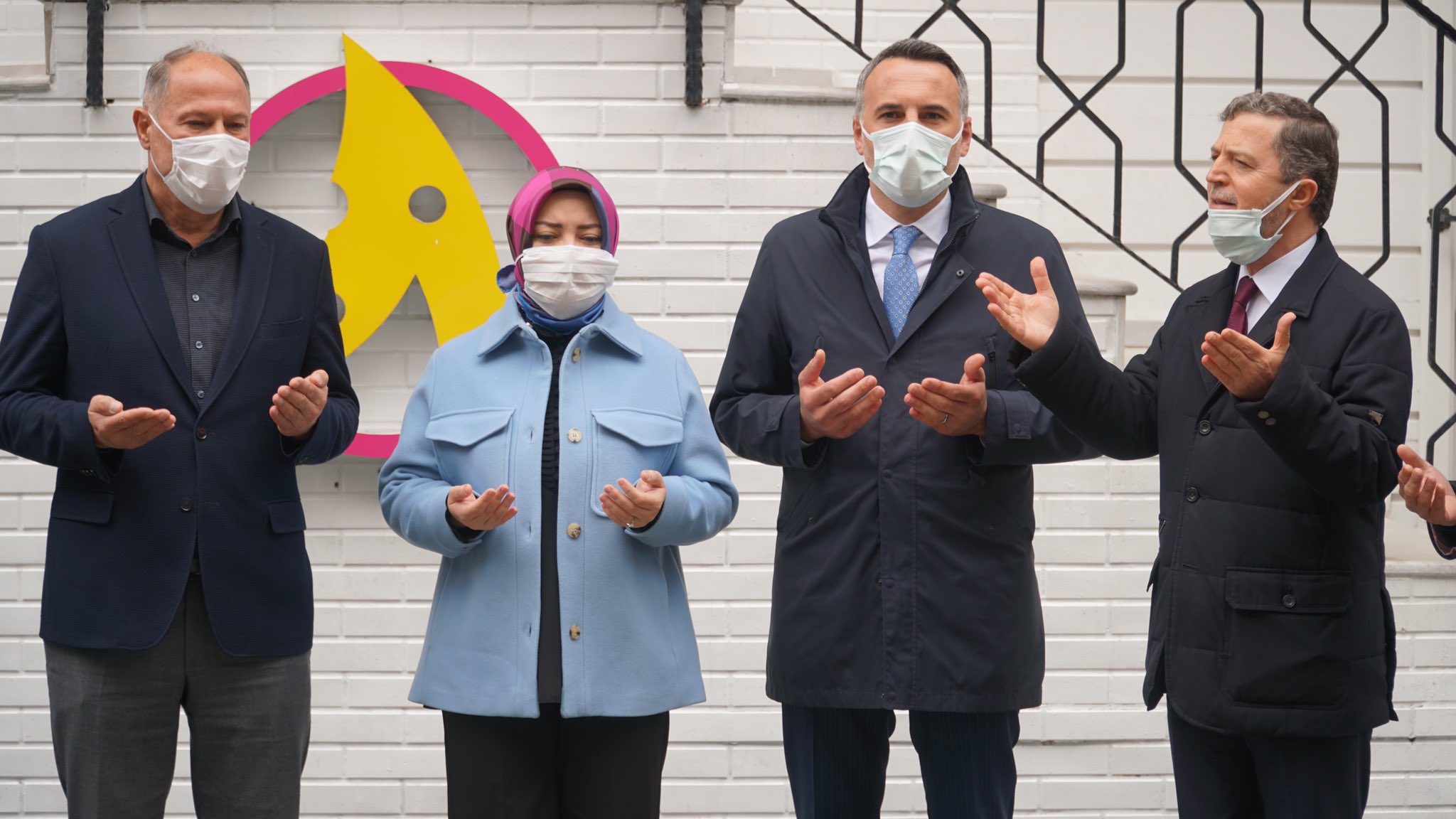 Dükkanlar esnaf duası ile açıldı