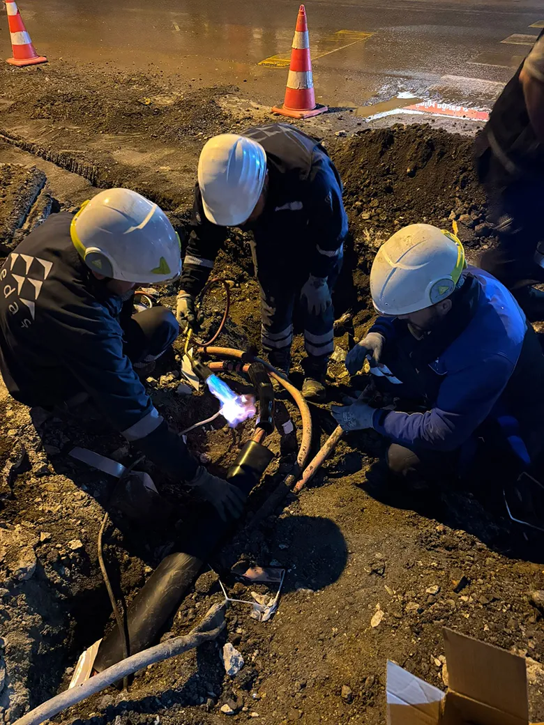 Elektrik kablosunu kopardılar 2 mahalle elektriksiz kaldı