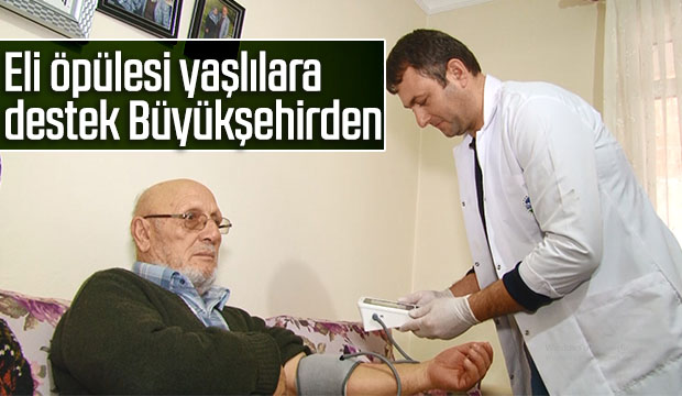 Eli öpülesi yaşlılara destek Büyükşehirden