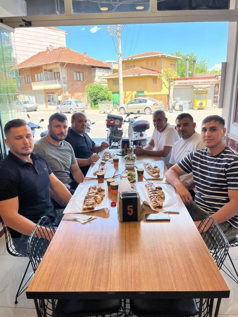 Er meydanı öncesi moral yemeği