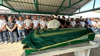 Evde silahla vurulmuş halde bulunan genç toprağa verildi