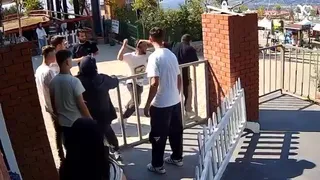 Fahiş fiyata karşı çıkan tur şoförünün burnunu kırdılar