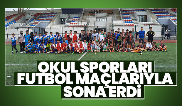Futbol turnuvasında birinci Paris Ortaokulu
