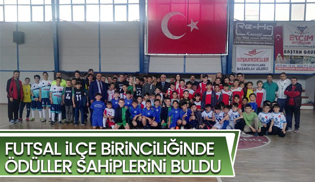 FUTSAL iLÇE BiRiNCiLiĞiNDE ÖDÜLLER SAHiPLERiNi BULDU