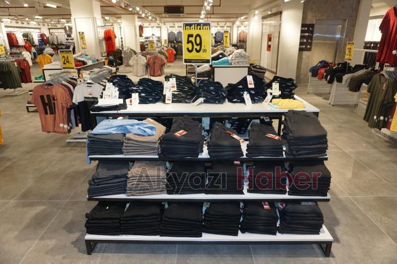 Giysa Akyazı Şubesi Yoğun Katılımla Açıldı