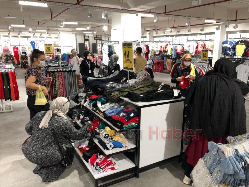 Giysa Akyazı Şubesi Yoğun Katılımla Açıldı