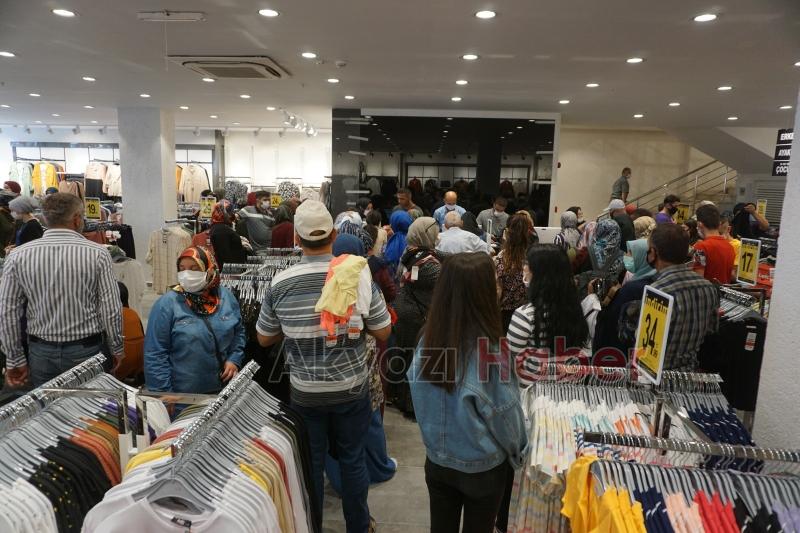 Giysa Akyazı Şubesi Yoğun Katılımla Açıldı