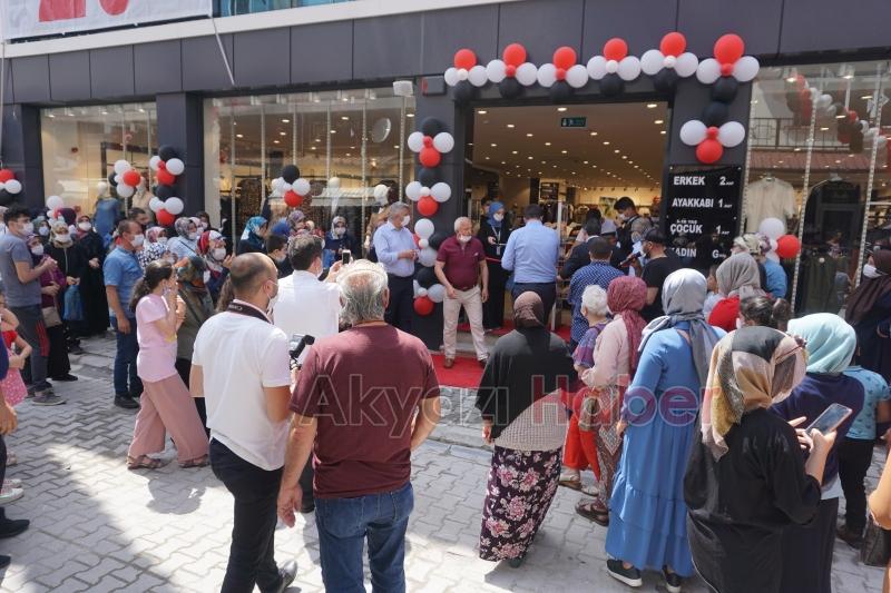 Giysa Akyazı Şubesi Yoğun Katılımla Açıldı