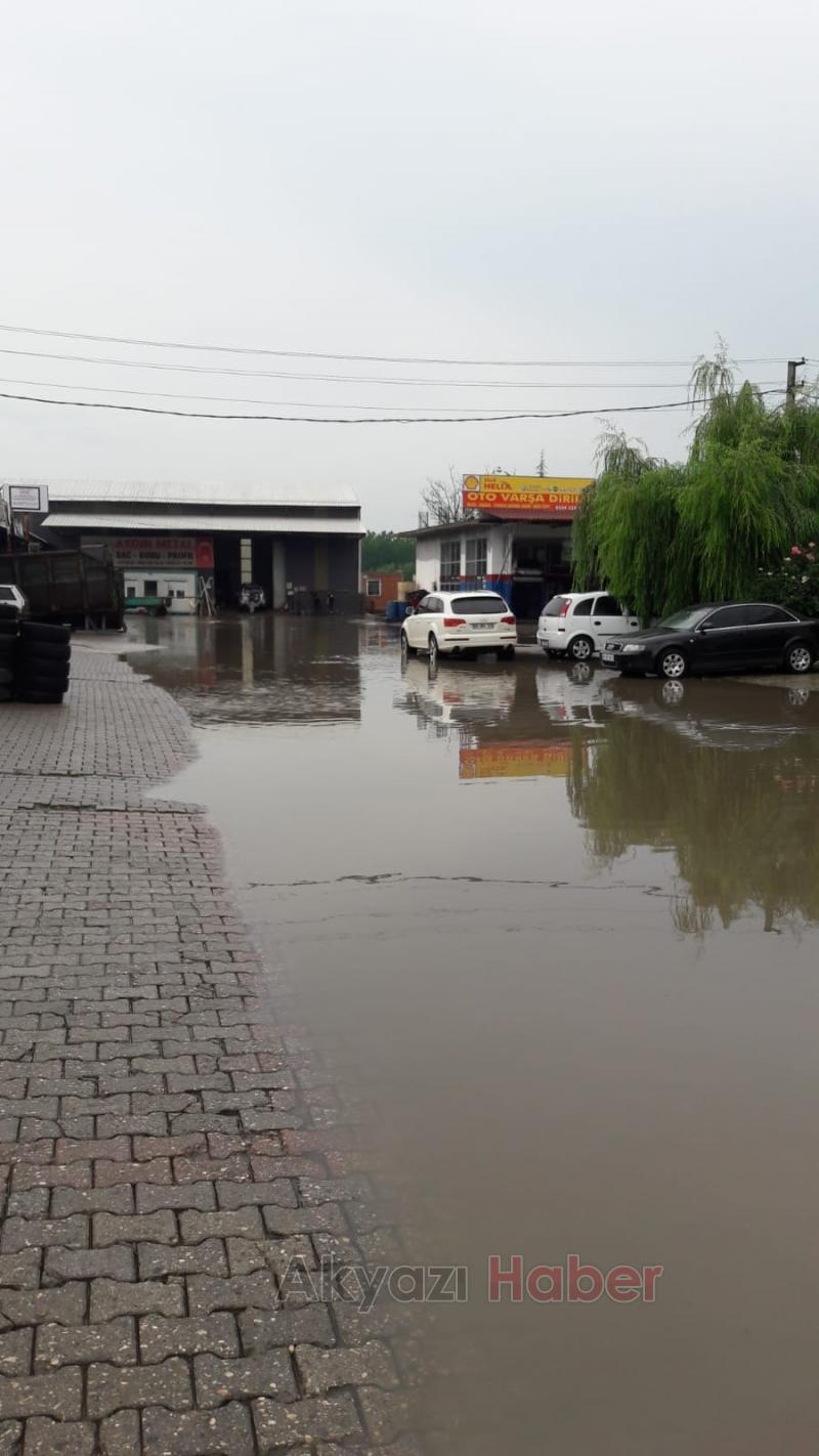 Sanayi sitesi göle döndü