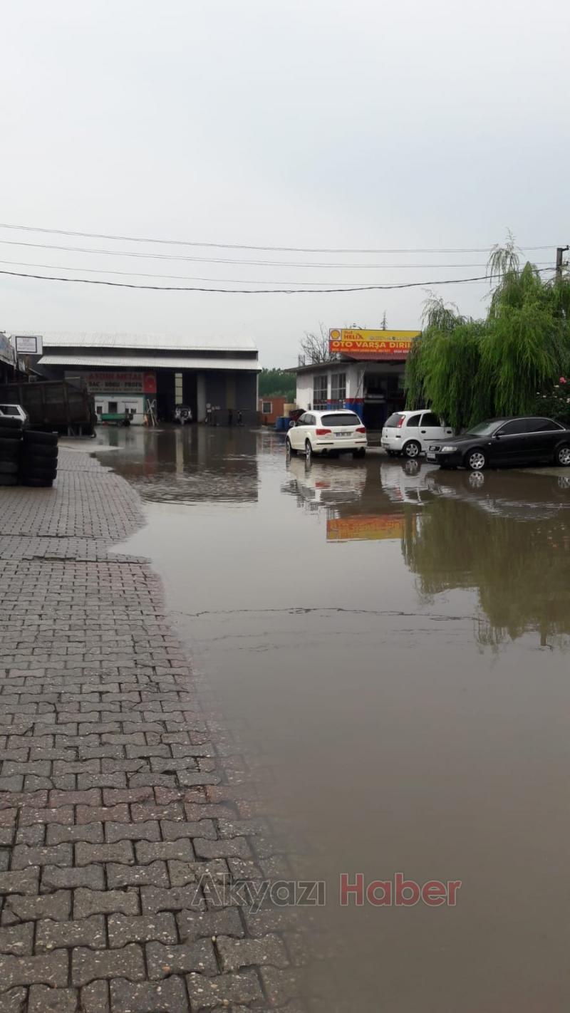 Sanayi sitesi göle döndü
