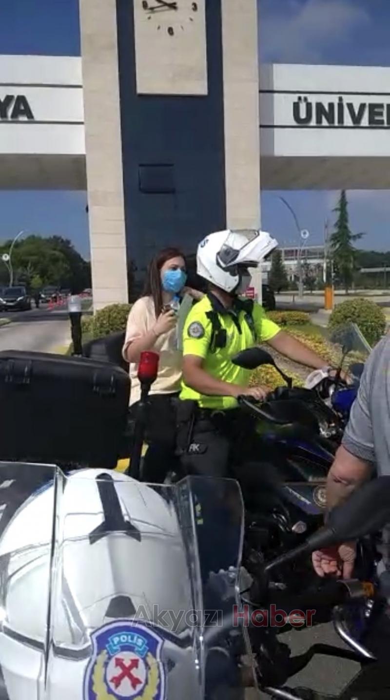 Sınava geç kalanların yardımına polis koştu