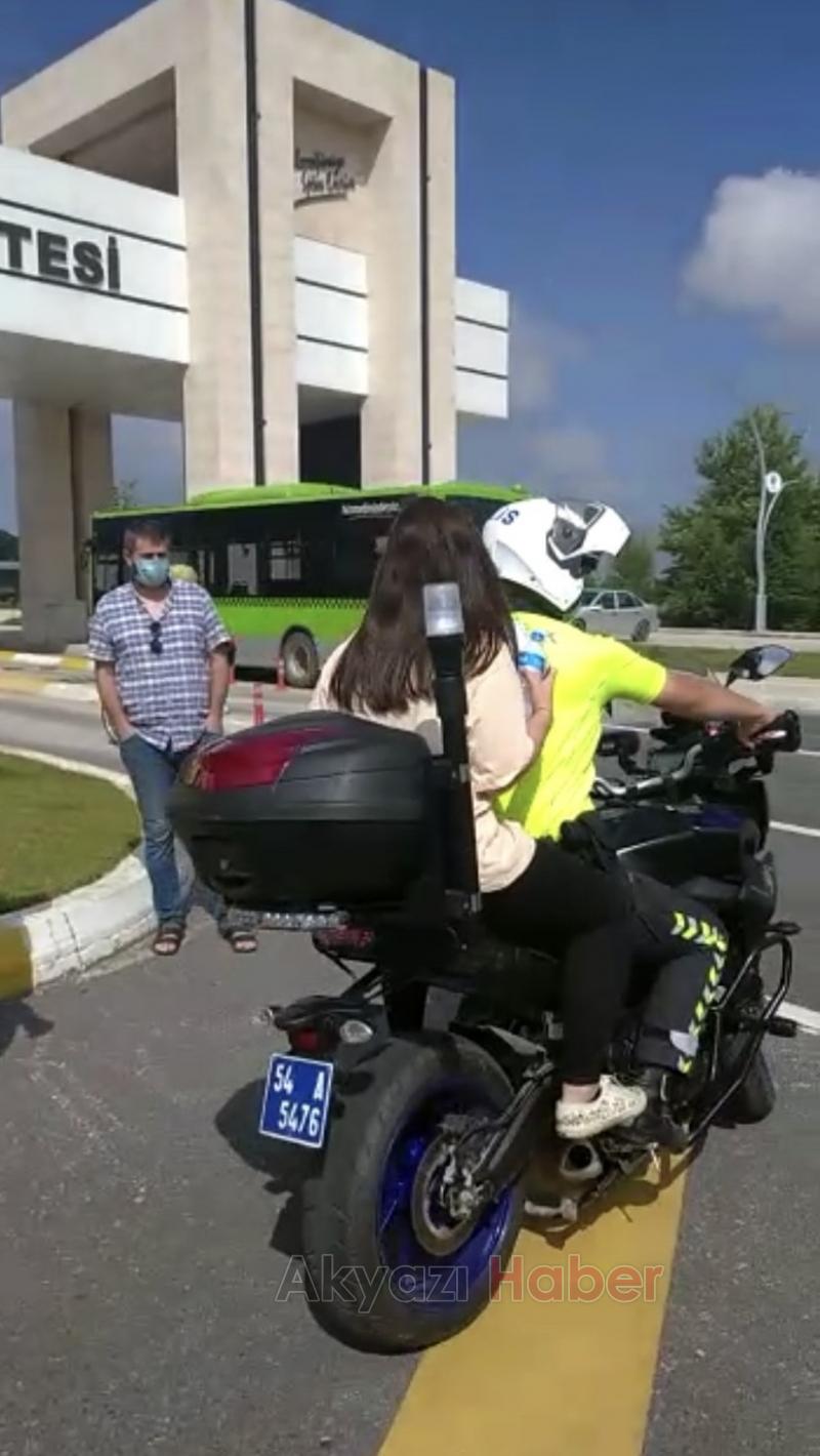 Sınava geç kalanların yardımına polis koştu