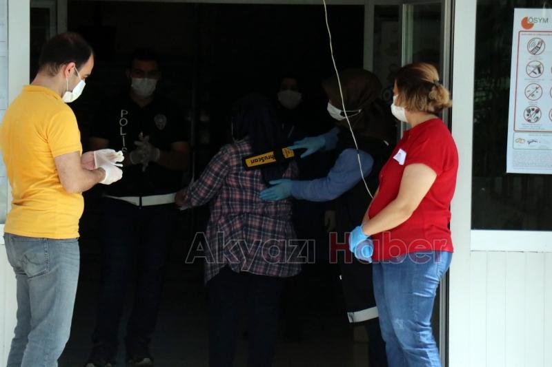 Sınava geç kalanların yardımına polis koştu