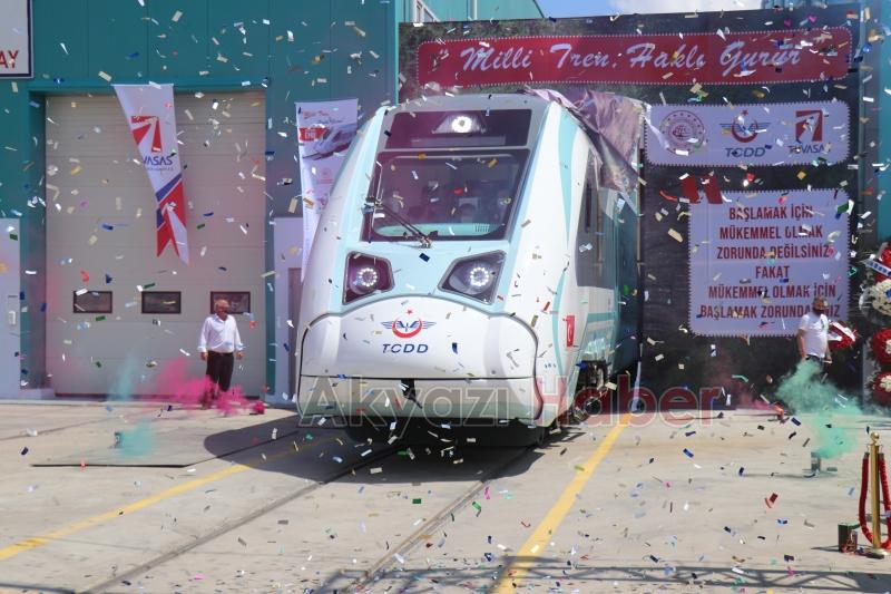 Milli tren raylara indirildi