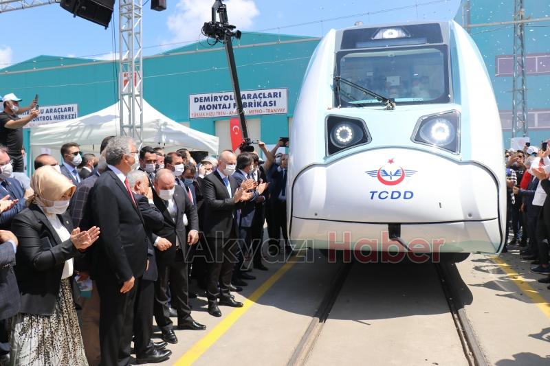 Milli tren raylara indirildi