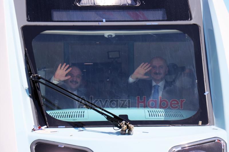 Milli tren raylara indirildi