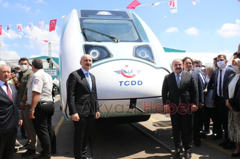 Milli tren raylara indirildi