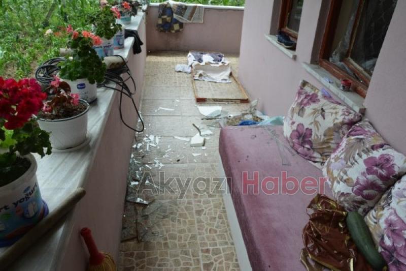 Patlamada evler hasar gördü