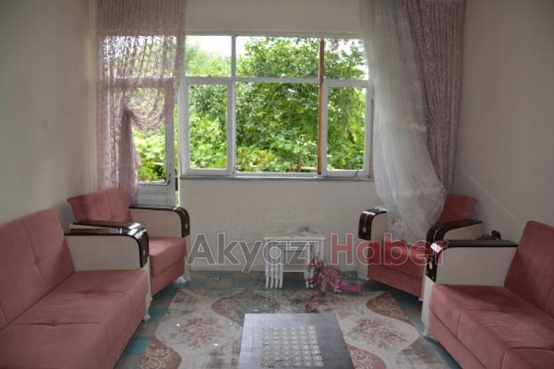 Patlamada evler hasar gördü