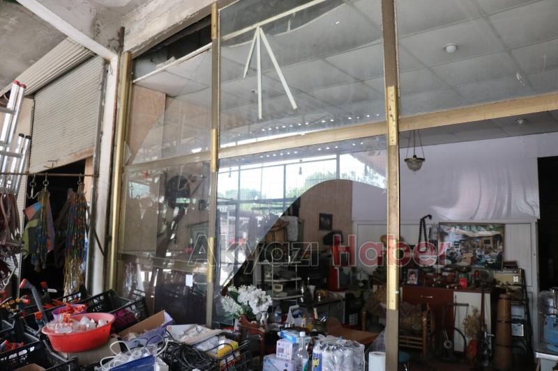 Patlamanın şiddetiyle kendilerini dışarı attılar