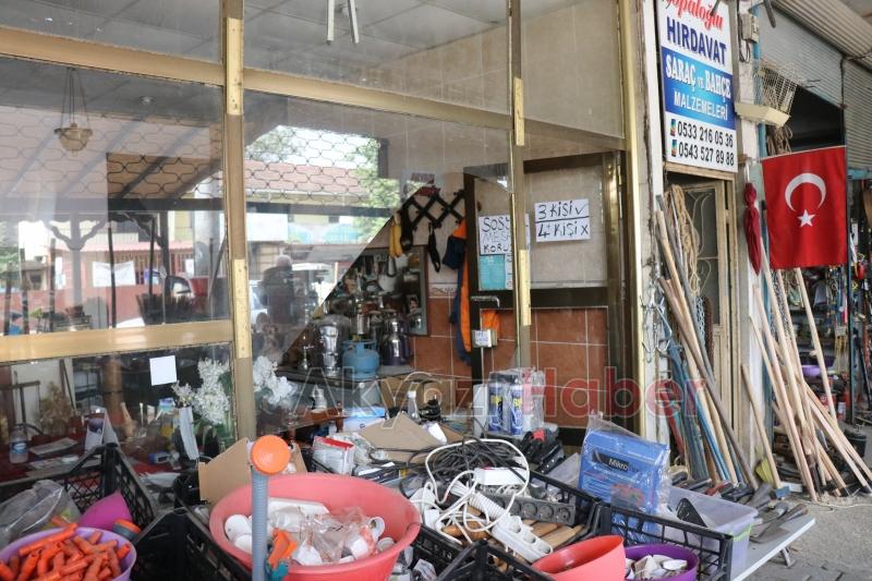 Patlamanın şiddetiyle kendilerini dışarı attılar