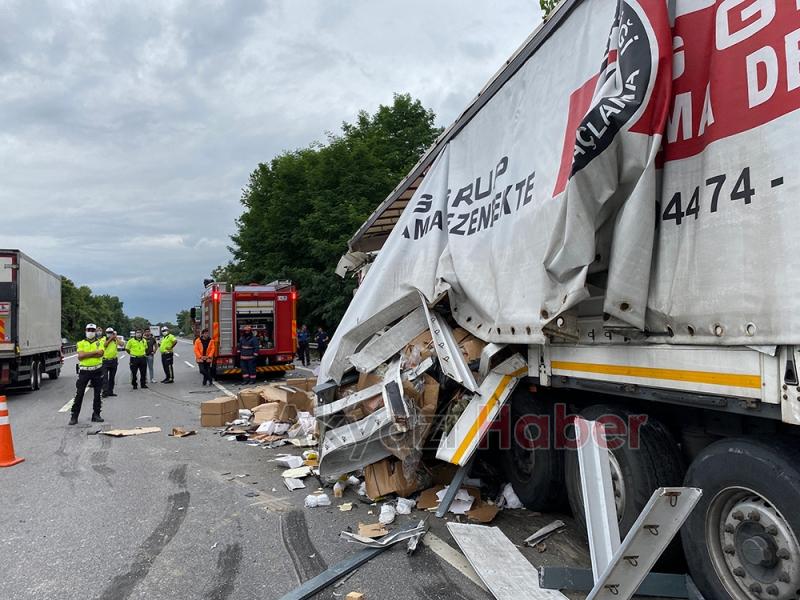 Otoyolda feci kaza; maskeler yola saçıldı