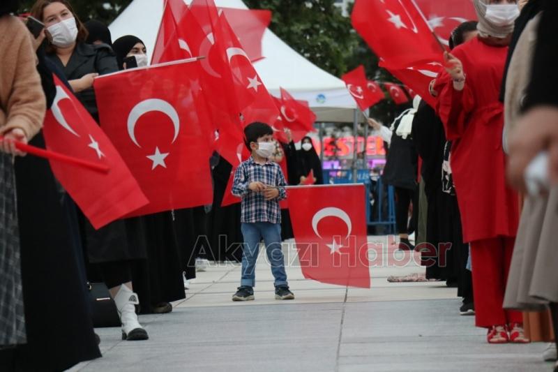 Sakaryalılar meydanı doldurdu