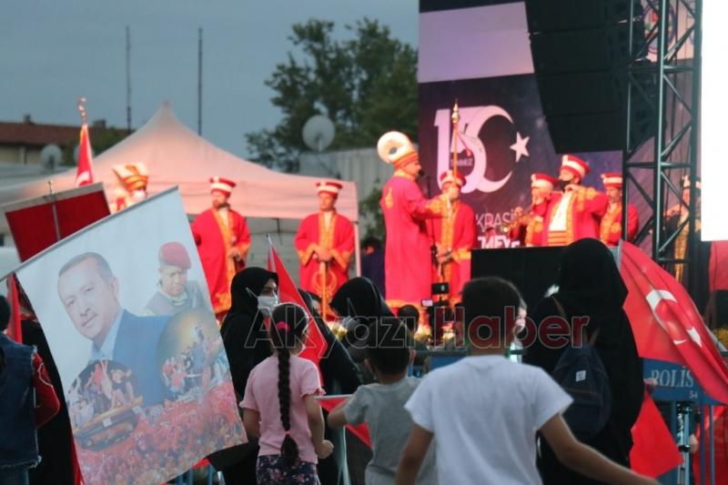 Sakaryalılar meydanı doldurdu