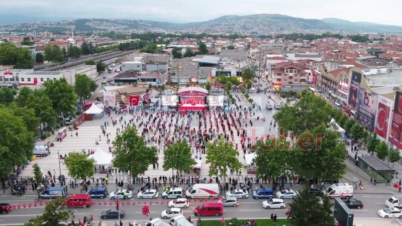 Sakaryalılar meydanı doldurdu