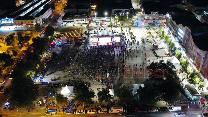 Sakaryalılar meydanı doldurdu