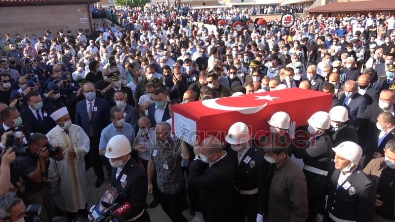 Akyazı'nın damadı şehit pilot son yolculuğuna uğurlandı