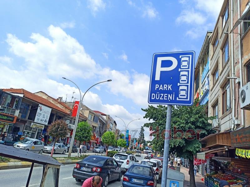 Yasağa rağmen yeni park düzenine uymuyorlar