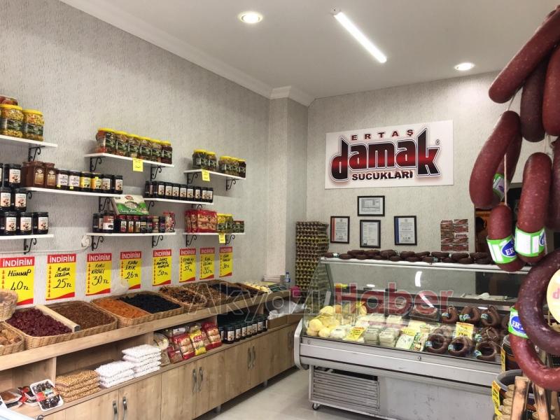 Kütahya'nın meşhur Ertaş Damak Sucukları Akyazıda