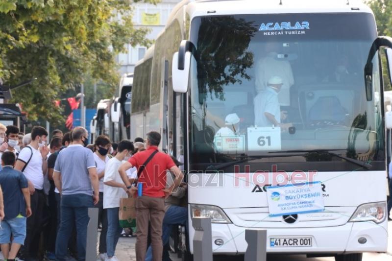 Otobüslerle Ayasofya'ya gittiler
