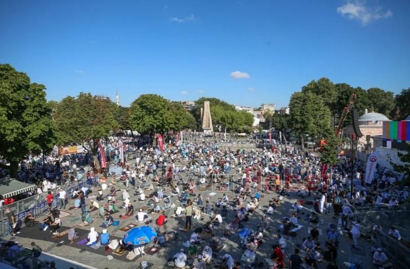 Ayasofya Camii'ne girişler durduruldu