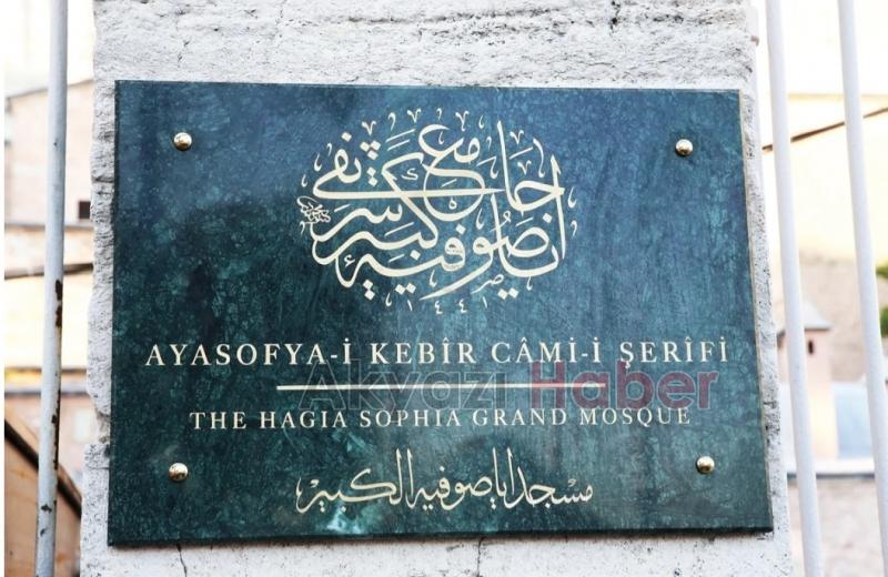 Ayasofya bugün aslına rücu etti