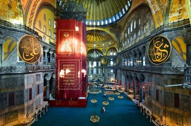 Ayasofya bugün aslına rücu etti