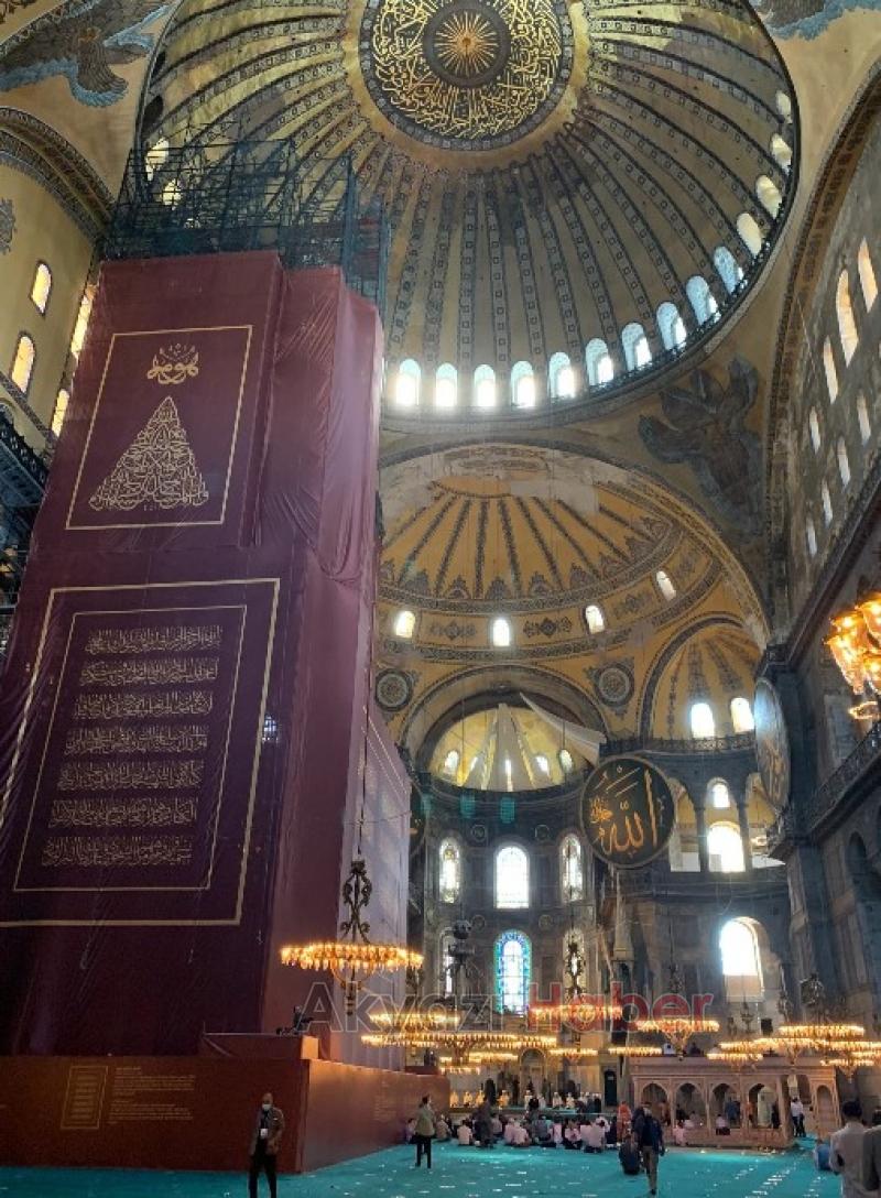 Ayasofya bugün aslına rücu etti