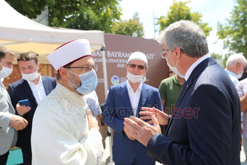 Ali Erbaş, Demokrasi Meydanı'nda cuma namazını kıldırdı